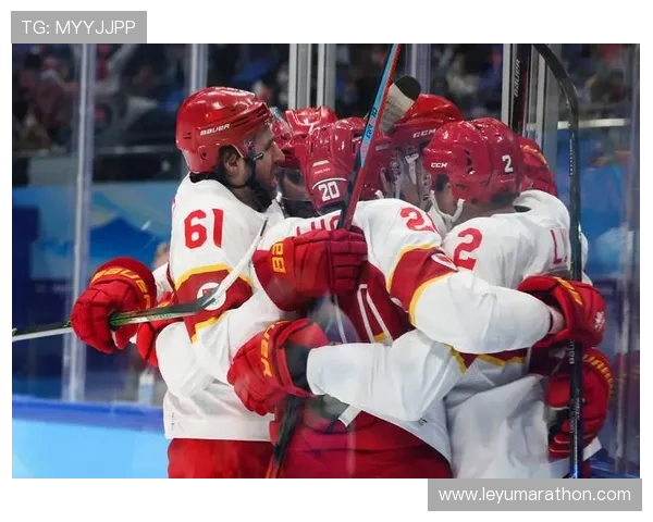 中国高山滑雪队首次组队出征 以汗水淬锋芒以雪板破征程 中国高山滑雪队首次组队出征 以汗水淬锋芒以雪板破征程