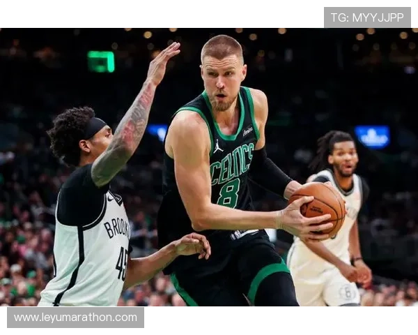 凯尔特人攻防均衡性受考验，双探花与波尔津吉斯组合成取胜关键